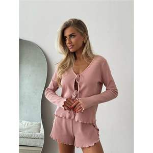 VOIKERDR Conjunto de 2 piezas para mujer, top de manga larga con volantes y pantalones cortos con volantes para uso diario - Product Image 4