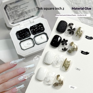 Gel de uñas de color sólido de la serie mini, con efecto degradado y pintura de color, en envase básico, de cuatro compartimentos, con diseño de cuadrados estilo tinta china y acabado pintado. - Product Image 1