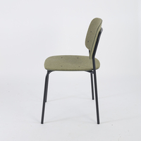 Chaise de restaurant moderne personnalisable OEM/ODM avec structure en métal et pieds en fer, revêtement en feutre PET pour la décoration intérieure
