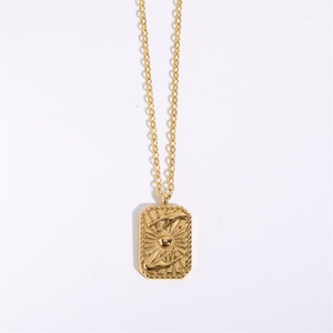 Collier en acier inoxydable fin, motif mains en prière carrées, inaltérable - Product Image 2
