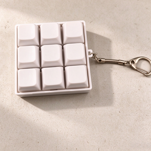 Porte-clés de clavier mécanique en plastique personnalisé avec lumière LED, jouet anti-stress à clic, vente en gros - Product Image 4
