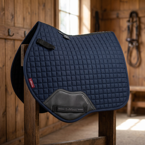 แผ่นรองอานม้า BRAND ZONE รุ่น Close Contact Square Saddle Pad Numnah ผ้ารองอานม้า ผลิตจากผ้าไหม ผ้าฝ้าย ผ้าซาติน โพลีเอสเตอร์ โฟม ทนทาน นุ่มสบาย สำหรับม้า - Product Image 3