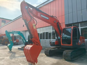 Excavadora de cadenas usada Doosan DX140LC-9C de origen coreano, 14 toneladas, con motor Doosan, color rojo, capacidad de cazo de 0.51m³, en venta. - Product Image 2