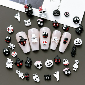Nouveauté 2026 : Décorations d'ongles en résine effrayantes (fantôme, crâne, citrouille, toile d'araignée) et breloques 3D de dessin animé pour Halloween - Product Image 1