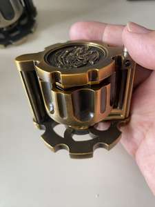 Dado Metálico Poliédrico 7 en 1 con Forma de Bala, Contenedor Giratorio Tipo Cilindro de Revólver para Juegos de Mesa con Temática de D&D, Ciencia Ficción, Guerra y Crimen - Product Image 5