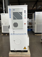 Système de stockage d'énergie PV Plus avec armoire hybride refroidie par air et onduleur hybride pour applications commerciales