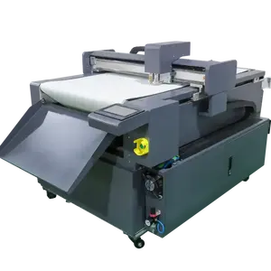 Automatische Roll To Roll Die Cutter Machine Dtf Printer Pet Film Carton Vouwsnijmachine