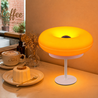 Lampe de table créative moderne en forme de beignet pour chevet et salon, éclairage décoratif simple, lampe de table LED sur pied haut