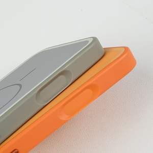 Coques de téléphone de luxe en TPU+<span class=keywords><strong>PC</strong></span> avec finition brillante AI pour iPhone 17 Pro Max avec protection de l'appareil photo et bouton de contrôle en métal - Product Image 4