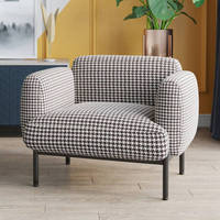 Fauteuil contemporain de style nordique en tissu vert foncé avec pieds en métal noir pour chaises de salon