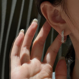 Pendientes de Plata de Ley S925 con Forma de Corazón Antiguo, Estilo Europeo Americano, Minimalistas Franceses, con Microincrustaciones - Product Image 3