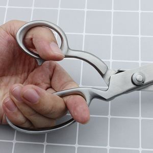 Tesoura de Alfaiate Artesanal DIY em Aço Inoxidável com Dentes para Corte de Renda e Tecido - Product Image 4