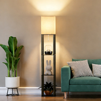 Lampadaire d'angle LED en bois de style nordique moderne avec étagère de rangement pour salle à manger, salon, chambre, hôtel, salle de réunion (OEM/ODM)