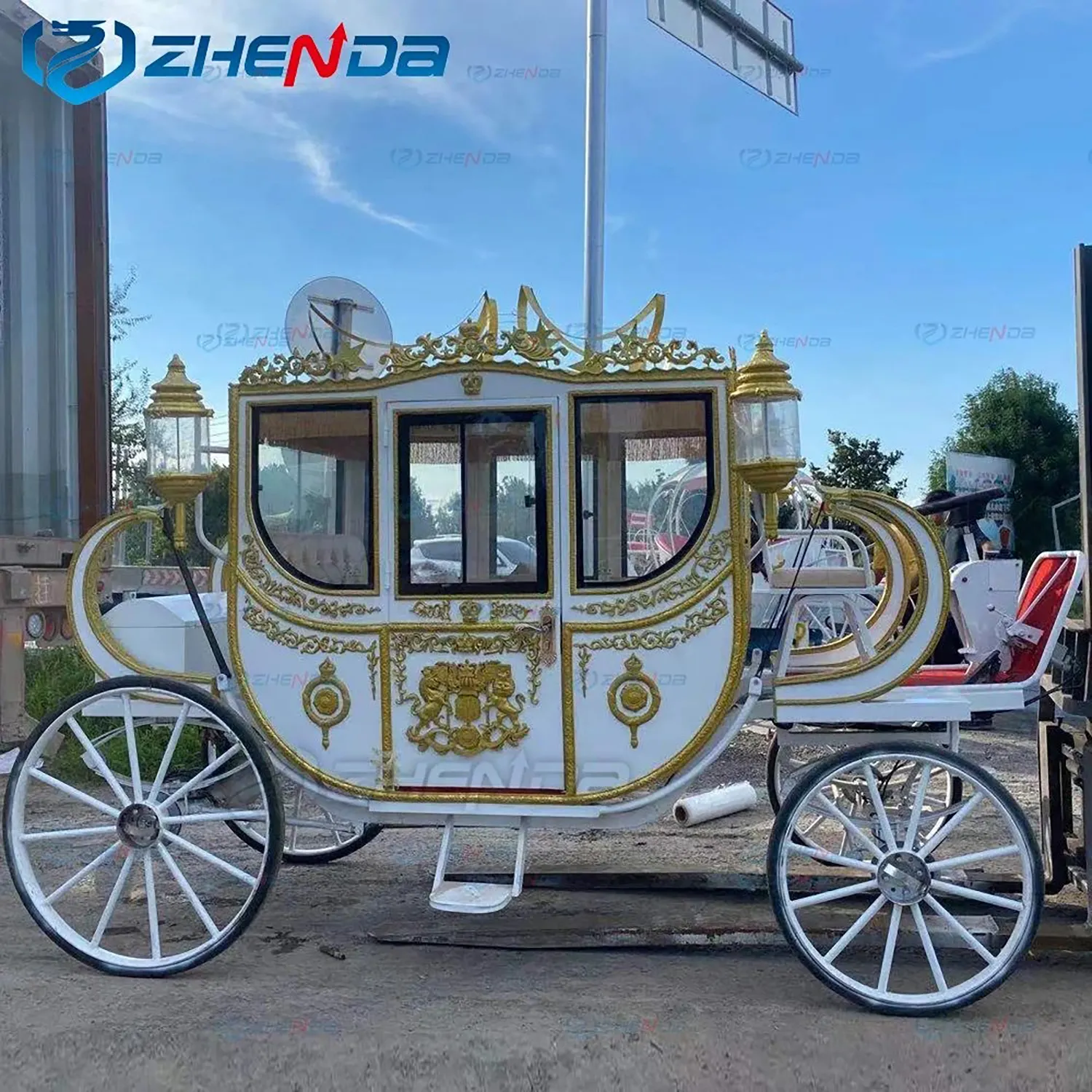 Luxuriöse klassische weiße besichtigung königliche Kutsche/individualisierbares einzigartiges elektro-hochzeitswagen/elegante klassische elektro-royale Kutsche