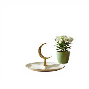 Plato de Servir Seccional Decorativo Dorado y Blanco con Asa en Forma de Luna, Plato de Metal para Aperitivos, Elegante Centro de Mesa para Mesa de Centro, Apto para Lavavajillas - Product Image 1
