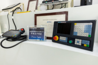 Kit de modernisation CNC NEWKer, contrôleur de mouvement NEW1000MDCa 5 axes avec PLC pour machine de fraisage industrielle