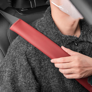2 protections de ceinture de sécurité en cuir Nappa de luxe, avec sangle d'épaule étendue et fermeture Velcro souple, compatibles avec Benz, Audi, VW, <span class=keywords><strong>Ford</strong></span> - Product Image 3