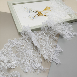 Encaje Chantilly Francés Guipur con Bordado de Pestañas y Cordón, Tela de Encaje para Vestidos de Novia y Velos, Modelo AFFINITY - Product Image 2