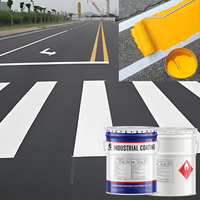 Peinture routière en polyuréthane anti-colmatage pour application par pulvérisation sans air et pinceau manuel, emballage approuvé pour un transport maritime sécurisé