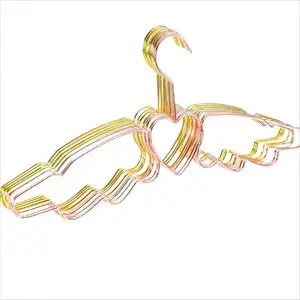Schattige Liefdesvormige Metalen Rokhangers Concave Gevormde Antislip Luxe Glanzende Gouden Metalen Hanger Voor Kleding