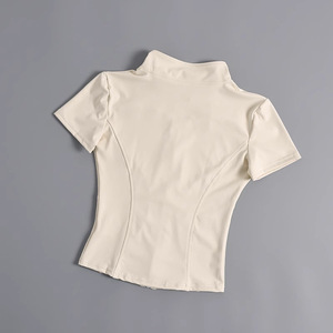 Vestes de sport zippées pour femmes avec logo personnalisé, douces et confortables, à manches courtes, ajustées, pour la course à pied, le fitness et le yoga - Product Image 4