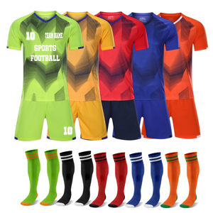 Kit da <span class=keywords><strong>Calcio</strong></span> in Jersey 100% Poliestere per Sublimazione, <span class=keywords><strong>Set</strong></span> Personalizzato Traspirante da Uomo con Logo - Product Image 1