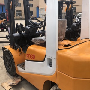 Used TCM <b>Forklift</b> 3 Ton FD30 USA Made 4WD Solid Tire Rough Terrain Diesel <b>Forklift</b> Truck - Product Image 4