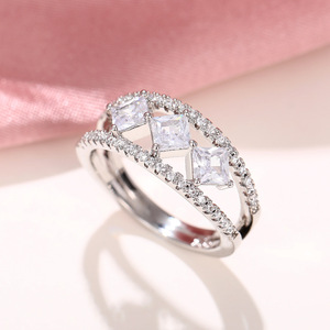 F1699 Anello con diamante taglio Princess in oro bianco Anello di fidanzamento da donna con diamante naturale colore G - Product Image 2