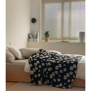 Manta de Lana Afelpada Negra con Diseño Floral Rectangular, Gruesa, para Uso Doméstico, Tamaño Individual, Material de Cachemira - Product Image 4
