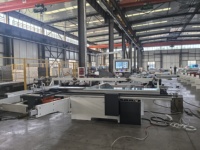 Scie à panneaux électrique CNC à table coulissante automatique avec guide de coupe pour le travail du bois