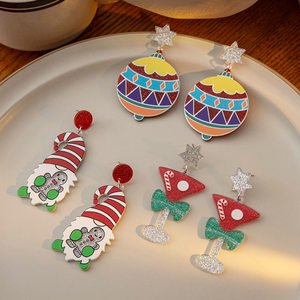 Pendientes de ambiente navideño para mujer, estilo europeo americano, dulces, de resina acrílica, lucita, con diseños de Papá Noel, HOHO, alce y copo de nieve. - Product Image 3