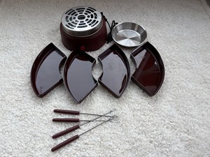 Ensemble de fondue électrique 2 en 1 Yongli, <span class=keywords><strong>kit</strong></span> de table <span class=keywords><strong>pour</strong></span> intérieur avec plateaux amovibles et 4 brochettes, pot à chocolat fondu - Product Image 2