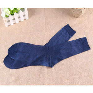 Venta al por mayor Cómodos <span class=keywords><strong>calcetines</strong></span> de seda transparente rombo fino equipo vestido <span class=keywords><strong>calcetines</strong></span> hombres de nylon transpirable <span class=keywords><strong>Calcetines</strong></span> - Product Image 4