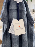 Étiquettes suspendues personnalisées en papier épais imperméable avec lamination brillante, œillets noirs, ruban en polyester et coton à chevrons pour vêtements
