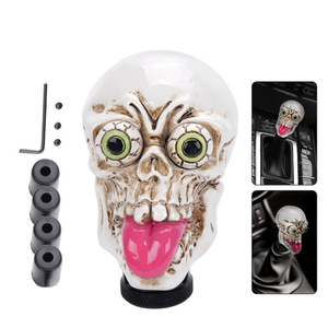 Pommeau de levier de vitesse en forme de crâne avec langue et yeux bouffis, accessoire d'intérieur de voiture en plastique pour véhicules à transmission manuelle - Product Image 2