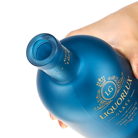 Kleurrijke milieuvriendelijke glazen whiskyfles 500ml 750ml 1L op maat gemaakte matte afwerking kurk lege likeurfles voor bourbon rum brandewijn