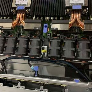 เซิร์ฟเวอร์แร็ค ThinkSystem SR645 V2 1U ที่ปรับแต่งความถี่ของเครื่องยนต์ให้เหมาะสม |   รองรับซีพียู EPYC 7513 แบบสองซ็อกเก็ต |   โปรเซสเซอร์ความเร็วสูง 2.6GHz - Product Image 1