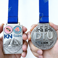 Médailles de sport personnalisées en émail souple or et argent pour marathon, natation, fabricant de médailles métalliques pour finishers, conception gratuite