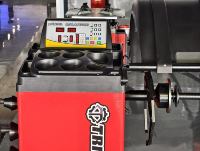 Prix Usine OEM Combiné Démonte-Pneu et Équilibreuse à Vendre, Machine à Changer les Pneus avec Bras d'Assistance Latéral, Machine d'Équilibrage de Roue