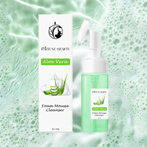 Nettoyant pour le <span class=keywords><strong>visage</strong></span> anti-acné avec logo personnalisé Nettoyage en profondeur en douceur Contrôle de l'huile Mousse <span class=keywords><strong>nettoyante</strong></span> pour le <span class=keywords><strong>visage</strong></span> réparatrice à l'aloe vera avec <span class=keywords><strong>brosse</strong></span> - Product Image 1