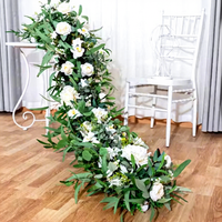 Chemin de table en fleurs artificielles en soie de haute qualité, style moderne, avec des couleurs rose et rouge pour les décorations de mariage
