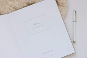 Diario di Gravidanza Personalizzato in Lino Color Avena, <span class=keywords><strong>Libro</strong></span> dei Ricordi per Foto e Traguardi del Bambino con Stampa in Lamina d'Oro, Qualità da Stiletto - Product Image 3
