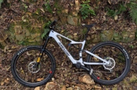 Vélo de montagne électrique Amflow PL Carbon 800Wh 48V avec une vitesse maximale de plus de 50 km/h pour la conduite en extérieur