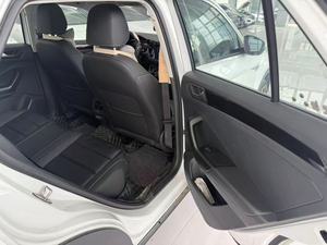 Exportation vers la Russie : Volkswagen <span class=keywords><strong>T</strong></span>-<span class=keywords><strong>ROC</strong></span> 280TSI DSG 2WD 1.4T 2022, Sièges Chauffants, SUV <span class=keywords><strong>Essence</strong></span>, Voiture d'<span class=keywords><strong>Occasion</strong></span> Très Demandée à Vendre depuis la Chine - Product Image 5