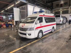 Véhicule médical d'urgence F Oton personnalisé avec moteur diesel, transmission 4x4, conduite à gauche, pour les services de sauvetage urbain et de soins de santé - Product Image 2