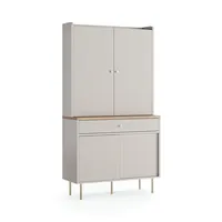 Armoire haute maximisant l'espace avec un bureau caché et un rangement intelligent pour une vie compacte