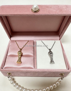 Collar con Colgante de Cobre Copa Hércules 2026, Moderno y Único, con Baño de Oro de 18k, Regalo Conmemorativo para Fanáticos del Fútbol - Product Image 1