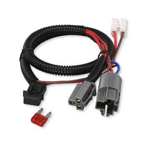 Güç Kaynağı ve Güç Çıkışı Bağlantı Kablo Demeti, 2 Delikli 10A Küçük Sigorta Kutusu Soketi Oluklu Boru Otomotiv Kablo Demeti - Product Image 1