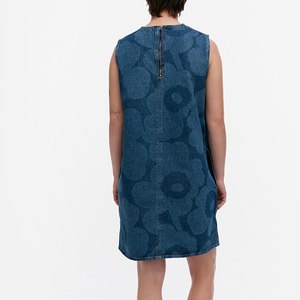 Robe mini sans manches en denim 100% coton, coupe trapèze, effet usé, tendance, sur mesure, haute qualité. - Product Image 2