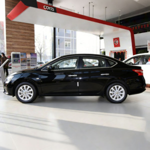 Auto Usado de Alta Calidad, Nissan <span class=keywords><strong>Versa</strong></span> Modelo 2020, Clásico 1.6XL CVT Edición de Lujo, Volante a la Izquierda, Cuero Oscuro, Vehículo a Gasolina - Product Image 3